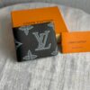 LV MEN WALLET - Image 1